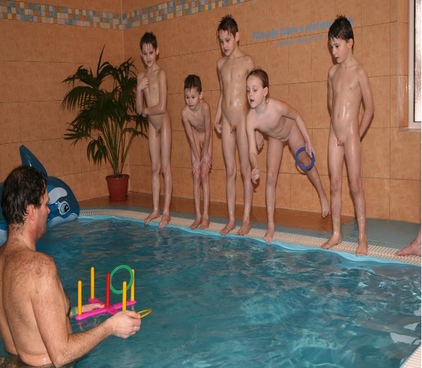 Nudisten im pool foto ( FKK set 15)